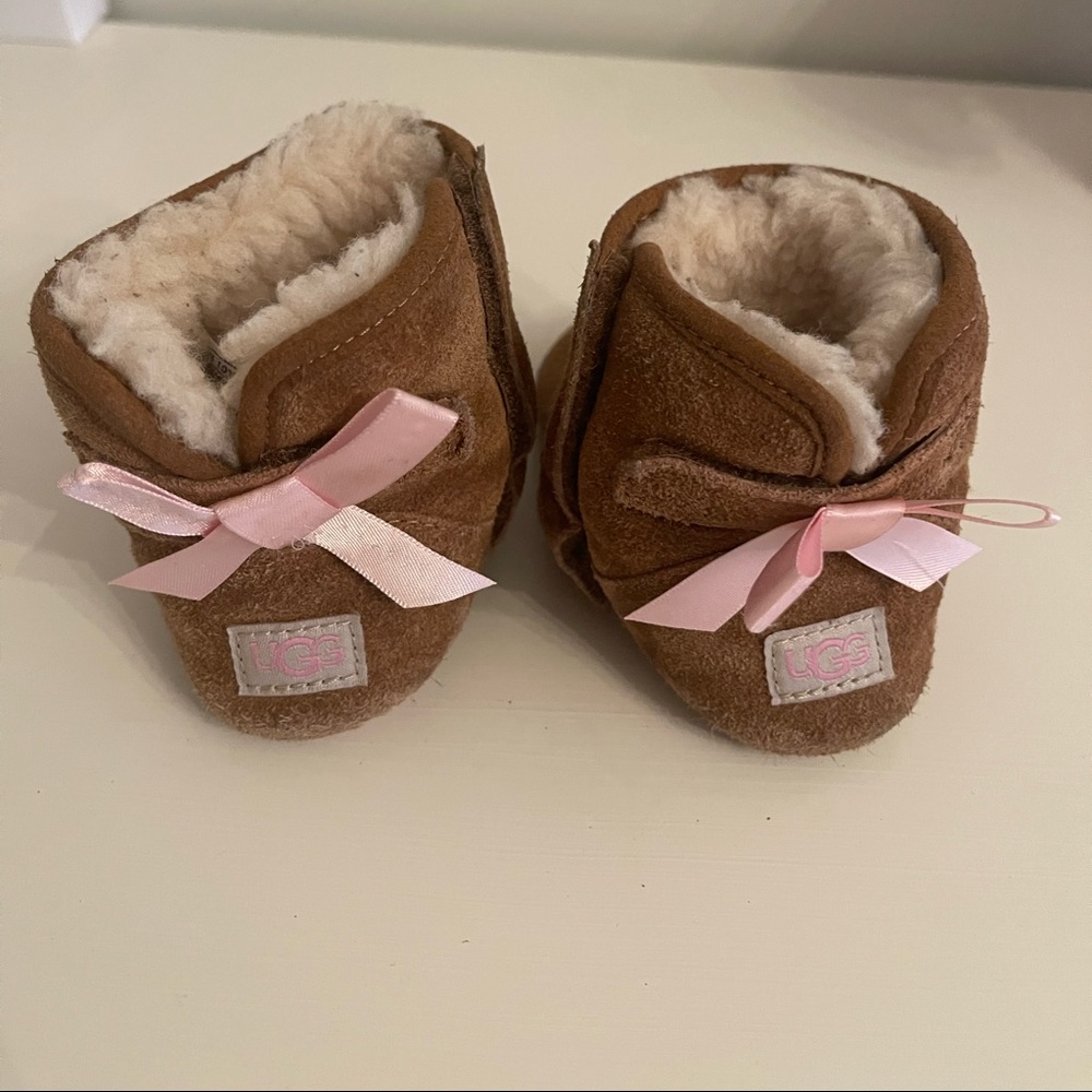 Ugg toddler Jesse bow boots Size 4/5